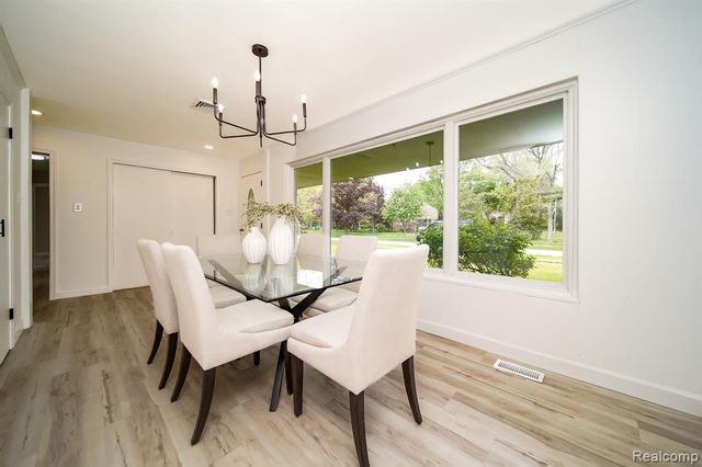 19041 Bungalow Drive, Lathrup Village, MI 48076
