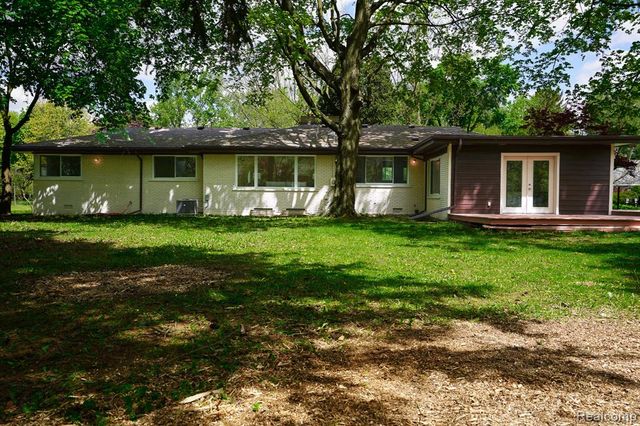 19041 Bungalow Drive, Lathrup Village, MI 48076