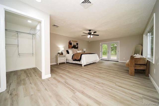 19041 Bungalow Drive, Lathrup Village, MI 48076