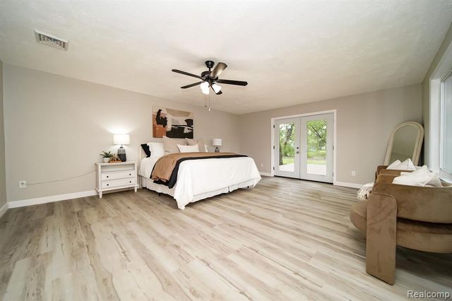19041 Bungalow Drive, Lathrup Village, MI 48076