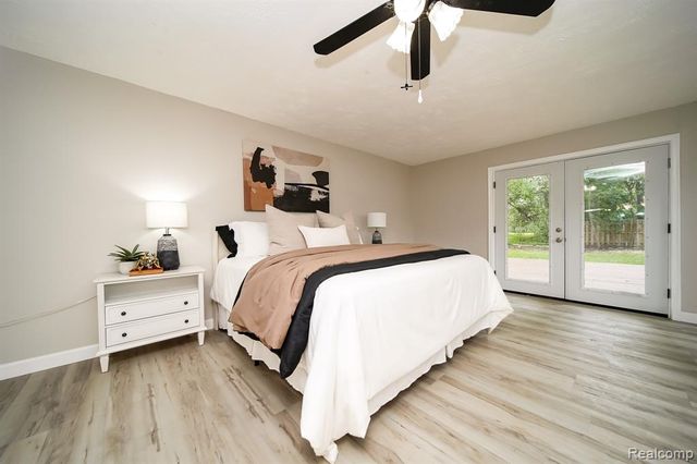 19041 Bungalow Drive, Lathrup Village, MI 48076