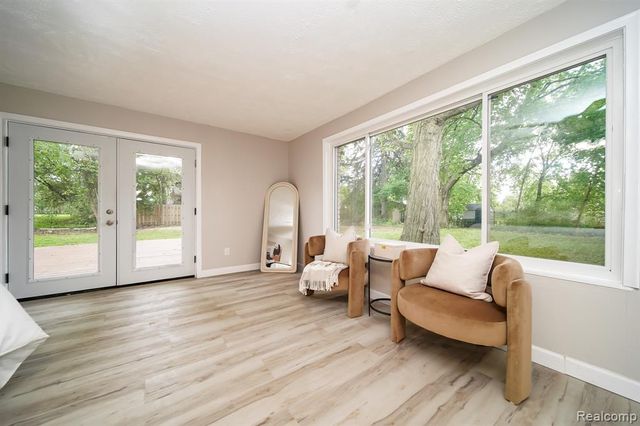 19041 Bungalow Drive, Lathrup Village, MI 48076