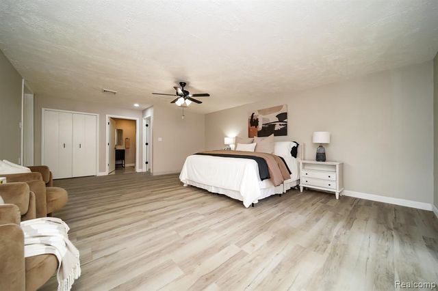 19041 Bungalow Drive, Lathrup Village, MI 48076