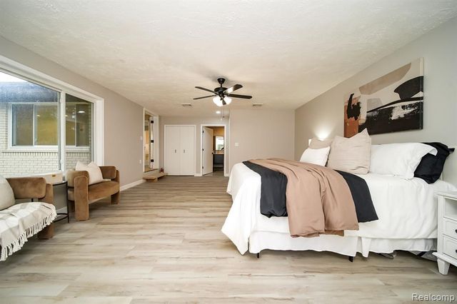 19041 Bungalow Drive, Lathrup Village, MI 48076