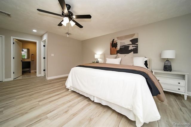 19041 Bungalow Drive, Lathrup Village, MI 48076