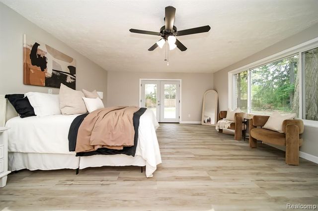 19041 Bungalow Drive, Lathrup Village, MI 48076