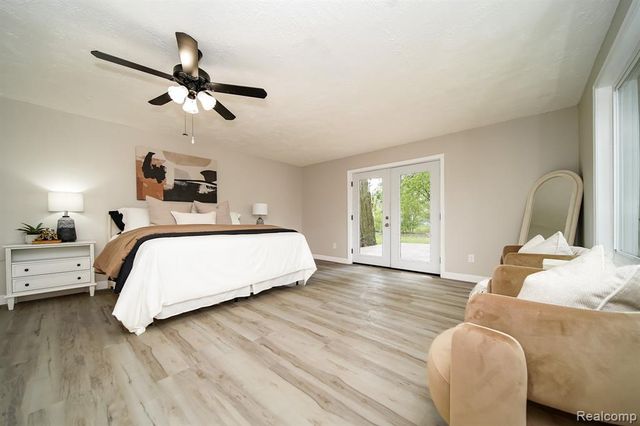 19041 Bungalow Drive, Lathrup Village, MI 48076