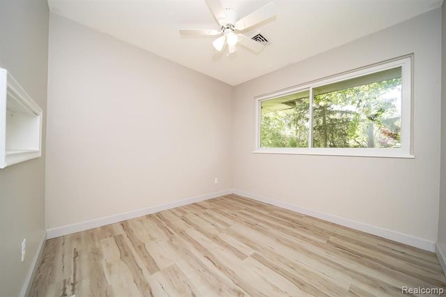 19041 Bungalow Drive, Lathrup Village, MI 48076