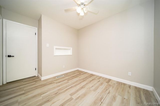 19041 Bungalow Drive, Lathrup Village, MI 48076