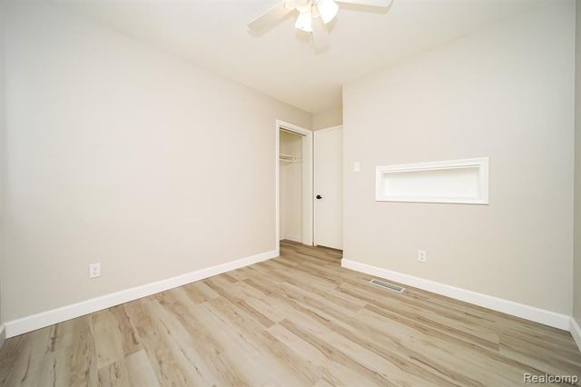19041 Bungalow Drive, Lathrup Village, MI 48076