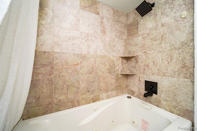 19041 Bungalow Drive, Lathrup Village, MI 48076