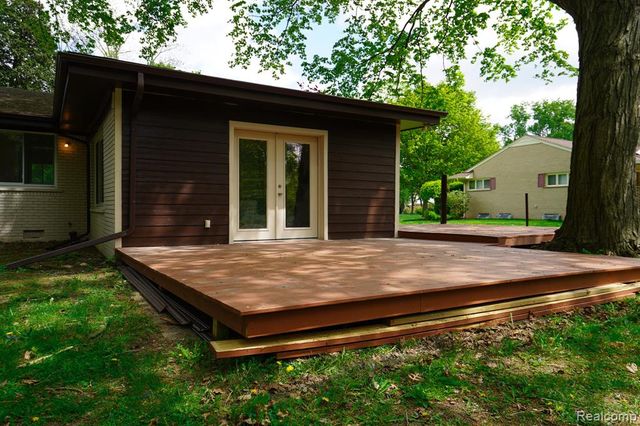 19041 Bungalow Drive, Lathrup Village, MI 48076