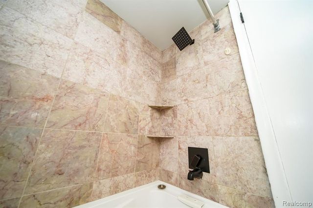 19041 Bungalow Drive, Lathrup Village, MI 48076