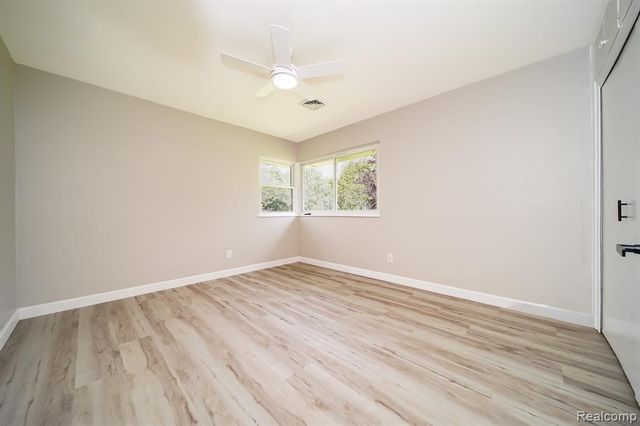19041 Bungalow Drive, Lathrup Village, MI 48076