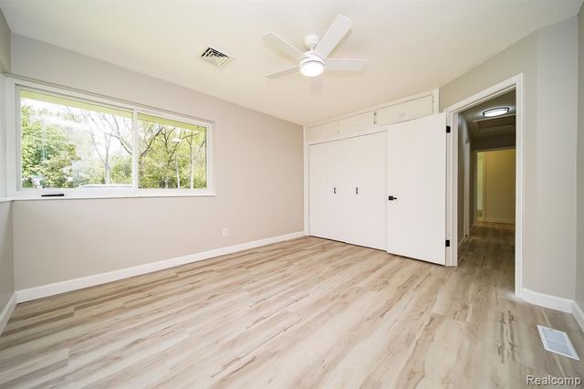 19041 Bungalow Drive, Lathrup Village, MI 48076