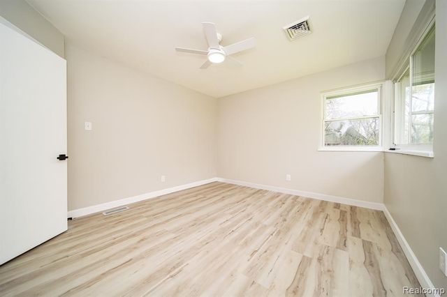 19041 Bungalow Drive, Lathrup Village, MI 48076