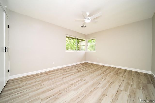 19041 Bungalow Drive, Lathrup Village, MI 48076