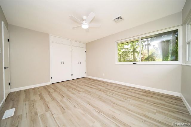 19041 Bungalow Drive, Lathrup Village, MI 48076