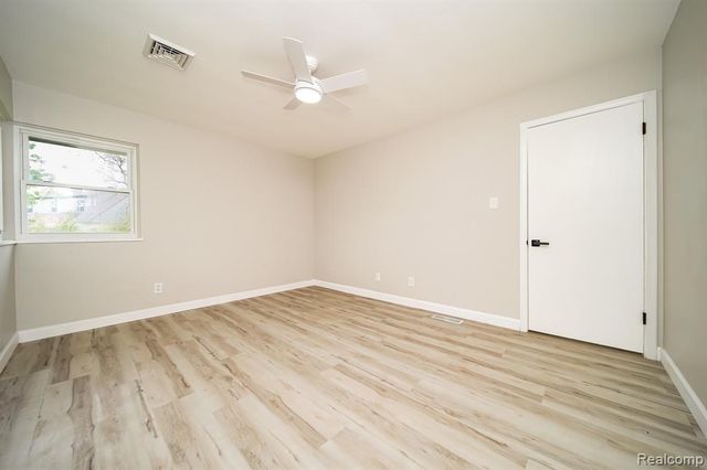 19041 Bungalow Drive, Lathrup Village, MI 48076