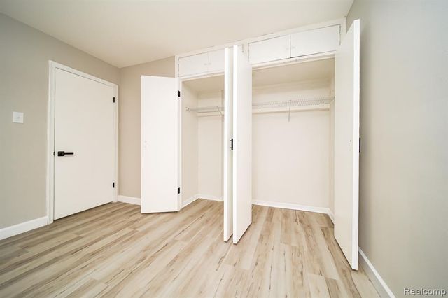 19041 Bungalow Drive, Lathrup Village, MI 48076