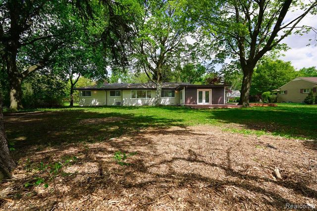 19041 Bungalow Drive, Lathrup Village, MI 48076