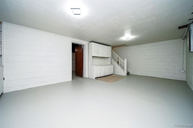 19041 Bungalow Drive, Lathrup Village, MI 48076