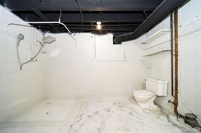 19041 Bungalow Drive, Lathrup Village, MI 48076