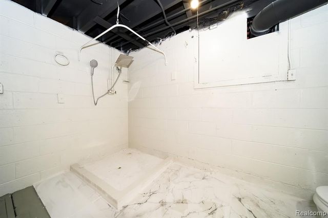19041 Bungalow Drive, Lathrup Village, MI 48076