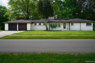 19041 Bungalow Drive, Lathrup Village, MI 48076