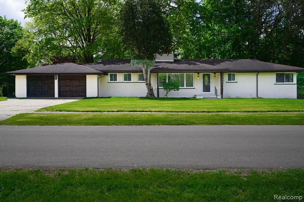 19041 Bungalow Drive, Lathrup Village, MI 48076