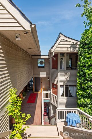 9620 Rainier Avenue S, Seattle, WA 98118