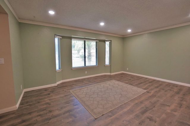 5823 E Washington Avenue, Fresno, CA 93727