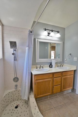 5823 E Washington Avenue, Fresno, CA 93727
