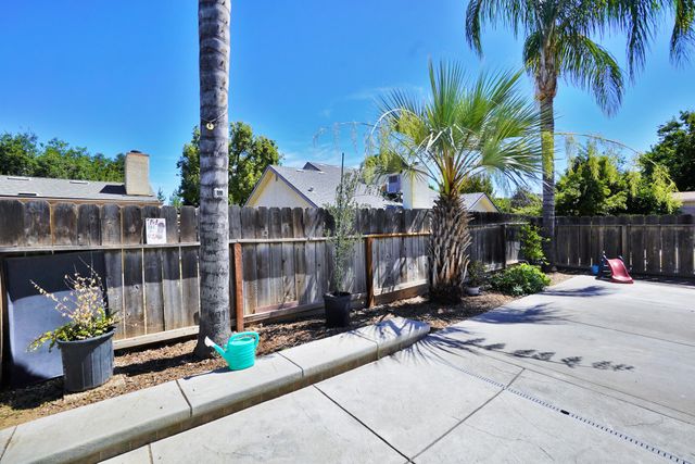 5823 E Washington Avenue, Fresno, CA 93727