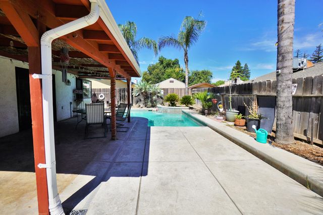 5823 E Washington Avenue, Fresno, CA 93727