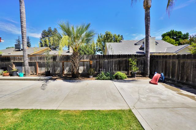 5823 E Washington Avenue, Fresno, CA 93727