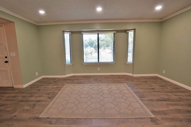 5823 E Washington Avenue, Fresno, CA 93727