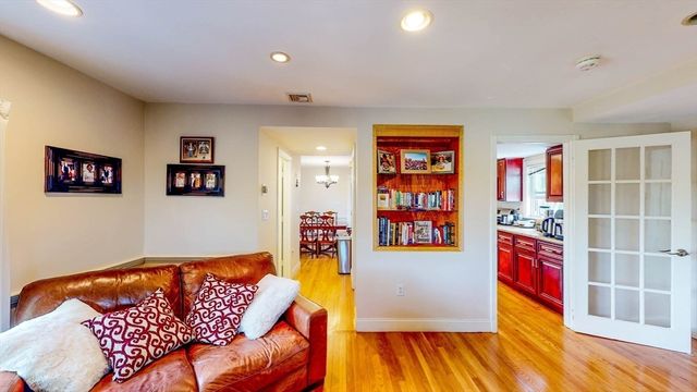 8 North St 2nd Flr, Newton, MA 02459
