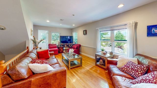 8 North St 2nd Flr, Newton, MA 02459