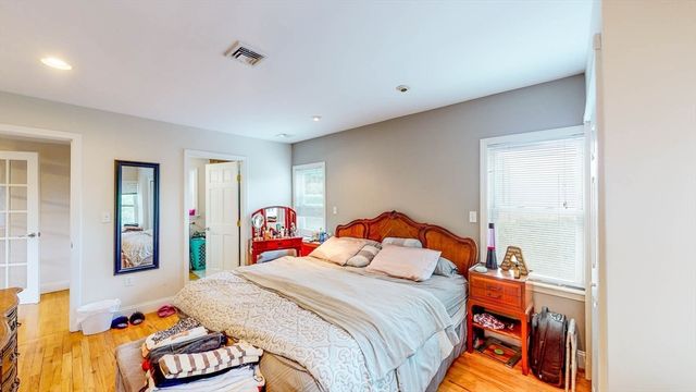 8 North St 2nd Flr, Newton, MA 02459