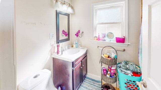 8 North St 2nd Flr, Newton, MA 02459