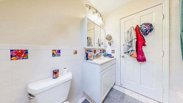 8 North St 2nd Flr, Newton, MA 02459