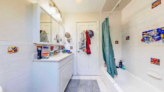 8 North St 2nd Flr, Newton, MA 02459