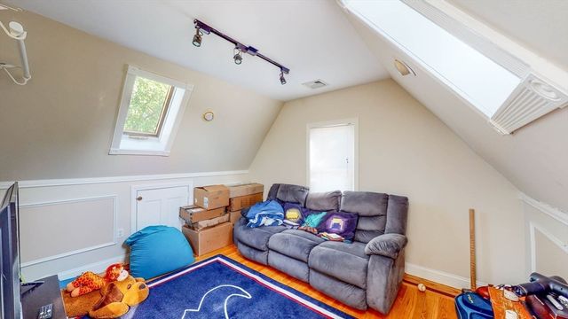 8 North St 2nd Flr, Newton, MA 02459