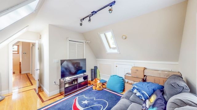 8 North St 2nd Flr, Newton, MA 02459