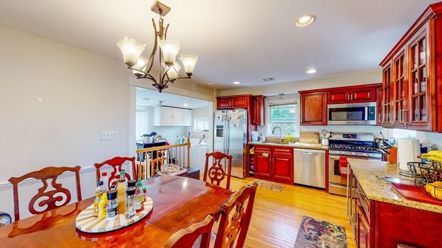 8 North St 2nd Flr, Newton, MA 02459