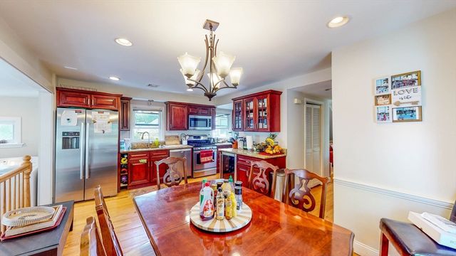 8 North St 2nd Flr, Newton, MA 02459