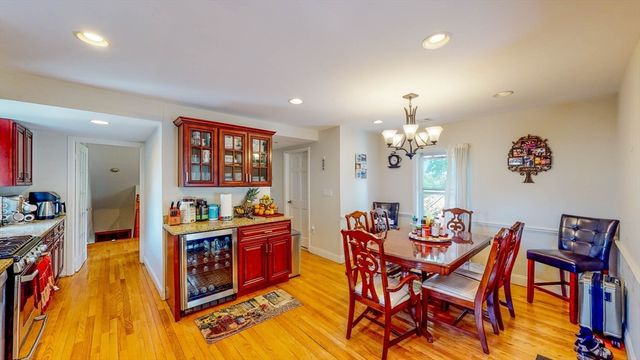 8 North St 2nd Flr, Newton, MA 02459