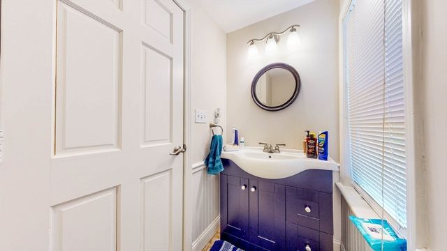 8 North St 2nd Flr, Newton, MA 02459
