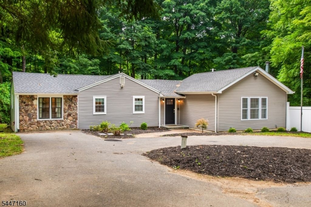 105 Drakestown Rd, Washington Twp., NJ 07840